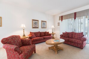 House, 4 Bedrooms, 2 Bathrooms | Living area