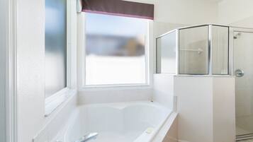 House, 4 Bedrooms, 2 Bathrooms | Bathroom | Separate tub and shower, hair dryer, towels, soap