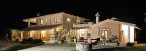 A two-story house with a balcony and a chimney. - Sa Tanchitta (Ula Tirso)