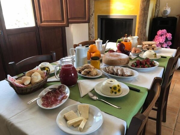 Free daily local cuisine breakfast 