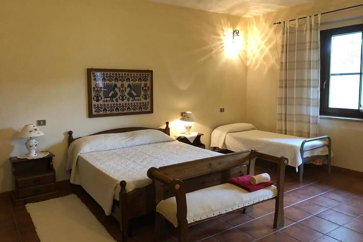 Triple Room | Cribs (free), WiFi (free), bed sheets