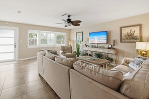 Älytelevisio, kirjoja, stereot