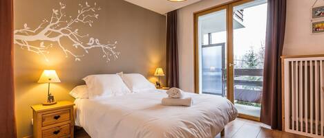 2 bedrooms, iron/ironing board, WiFi