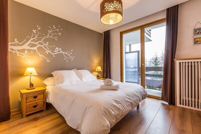 Modern, well equipped spacious apartment with stunning views from balcony.