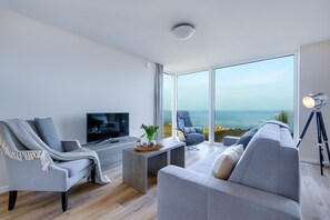 TV, peis og stereoanlegg