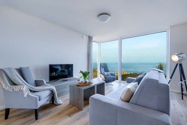 Fernseher, Kamin, Stereoanlage