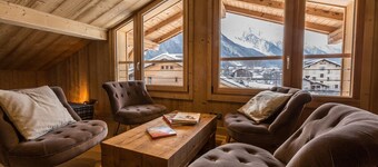 Chalet Yolo - a chalet that sleeps 9 guests in 3 bedrooms