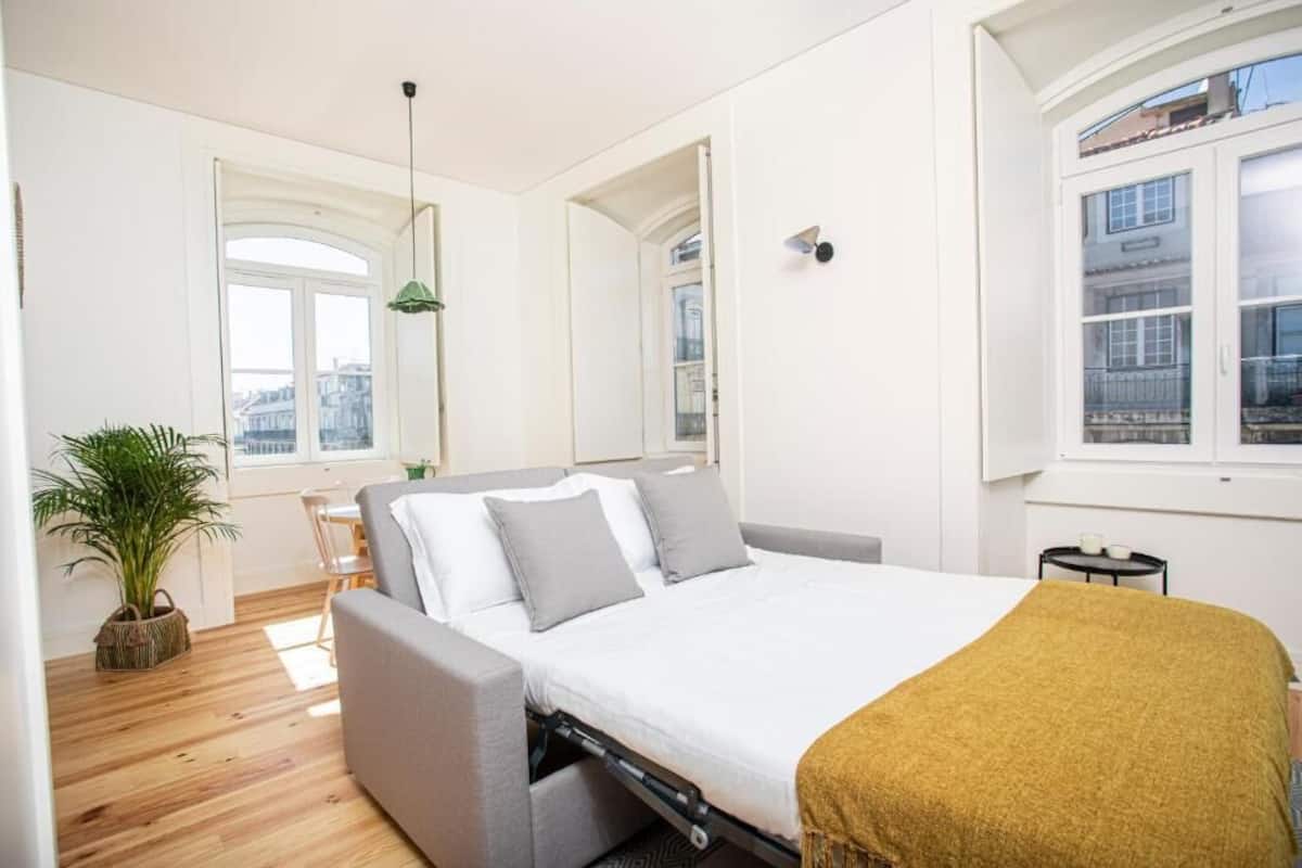 Laptop workspace, soundproofing, iron/ironing board, cribs (free)