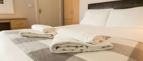 3 habitaciones, wifi gratis y ropa de cama