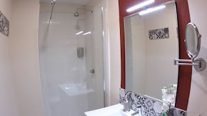 Chambre Double, salle de bains privée, vue ville | Salle de bain