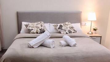 Double Room, Private Bathroom | Free WiFi, bed sheets, wheelchair access