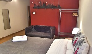 Tweepersoonskamer, privébadkamer, uitzicht op de stad | Gratis wifi, beddengoed