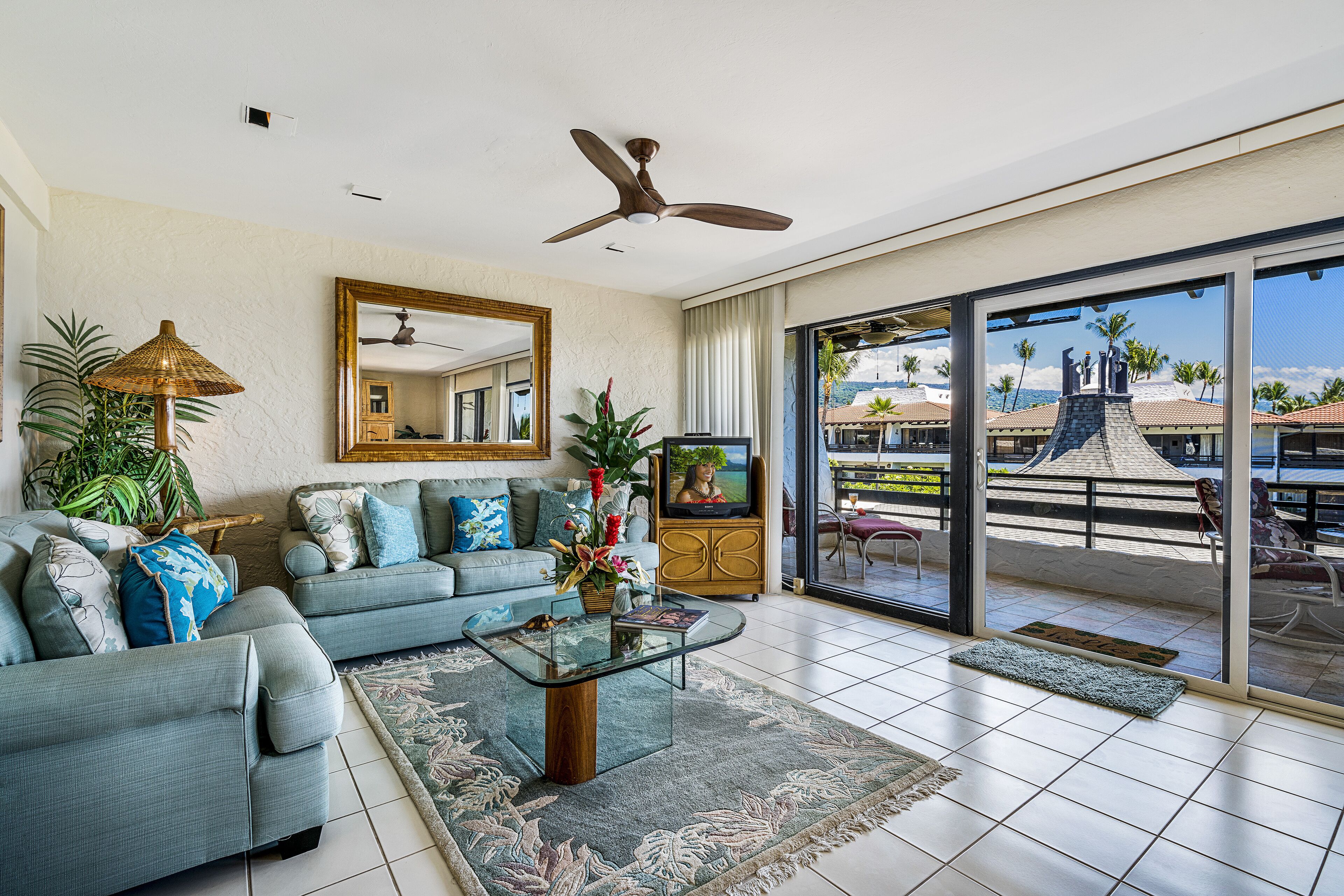 Oceanview Condo w/AC, Lanai & Shared Oceanfront Pool - Casa De Emdeko 336