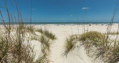 Beachy Getaway–Cozy, Clean & Equipped w/ All Essentials! Relax, Enjoy & Refresh!