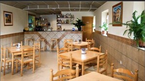 Daily cooked-to-order breakfast for a fee - Càmping La Ribera (Clariana de Cardener)