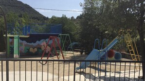 Children’s play area – outdoor - Càmping La Ribera (Clariana de Cardener)