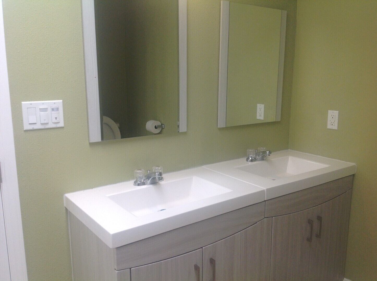 Spacious newly remodeled single family house in convenient quite location of WSJ