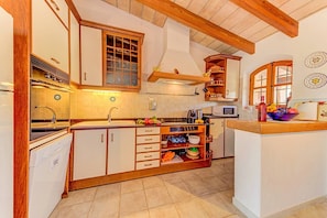 Frigorifero, microonde, forno, lavastoviglie