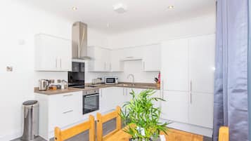 2 bed - Nelson | Private kitchen | Fridge, microwave, oven, dishwasher