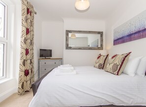 2 bed - Nelson | 2 habitaciones, decoración personalizada, muebles diferentes y cunas 