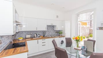 3 Bed - Raleigh | Private kitchen | Fridge, microwave, oven, dishwasher
