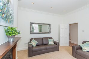 3 Bed - Raleigh - Admiralty street by Pureserviced (Plymouth)