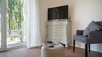 Comfort Double Room, Balcony (Comfort Balcony L) | Living area | TV