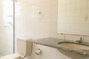 Triple Room, Multiple Beds | Bathroom
