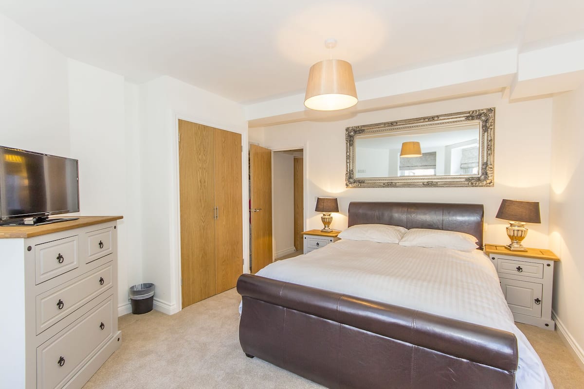 1 Bed - Below Deck