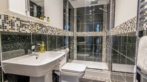 2 bed- Crow's Nest | Kylpyhuone | Kylpyamme, vessapaperi