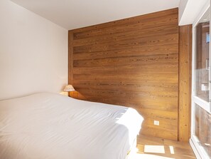 2 bedrooms, bed sheets - Fully Renovated, Near Ski Slopes, Pets Allowed (La Clusaz)