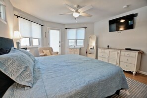 4 bedrooms, iron/ironing board, free WiFi, bed sheets