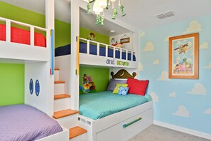 Casa, 5 quartos, piscina particular (5 Bathrooms) | Quarto temático infantil