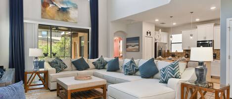 Huis, 5 slaapkamers, privézwembad (5 Bathrooms) | Woonruimte | Een 60-inch flatscreentelevisie met kabelzenders en een lcd-televisie