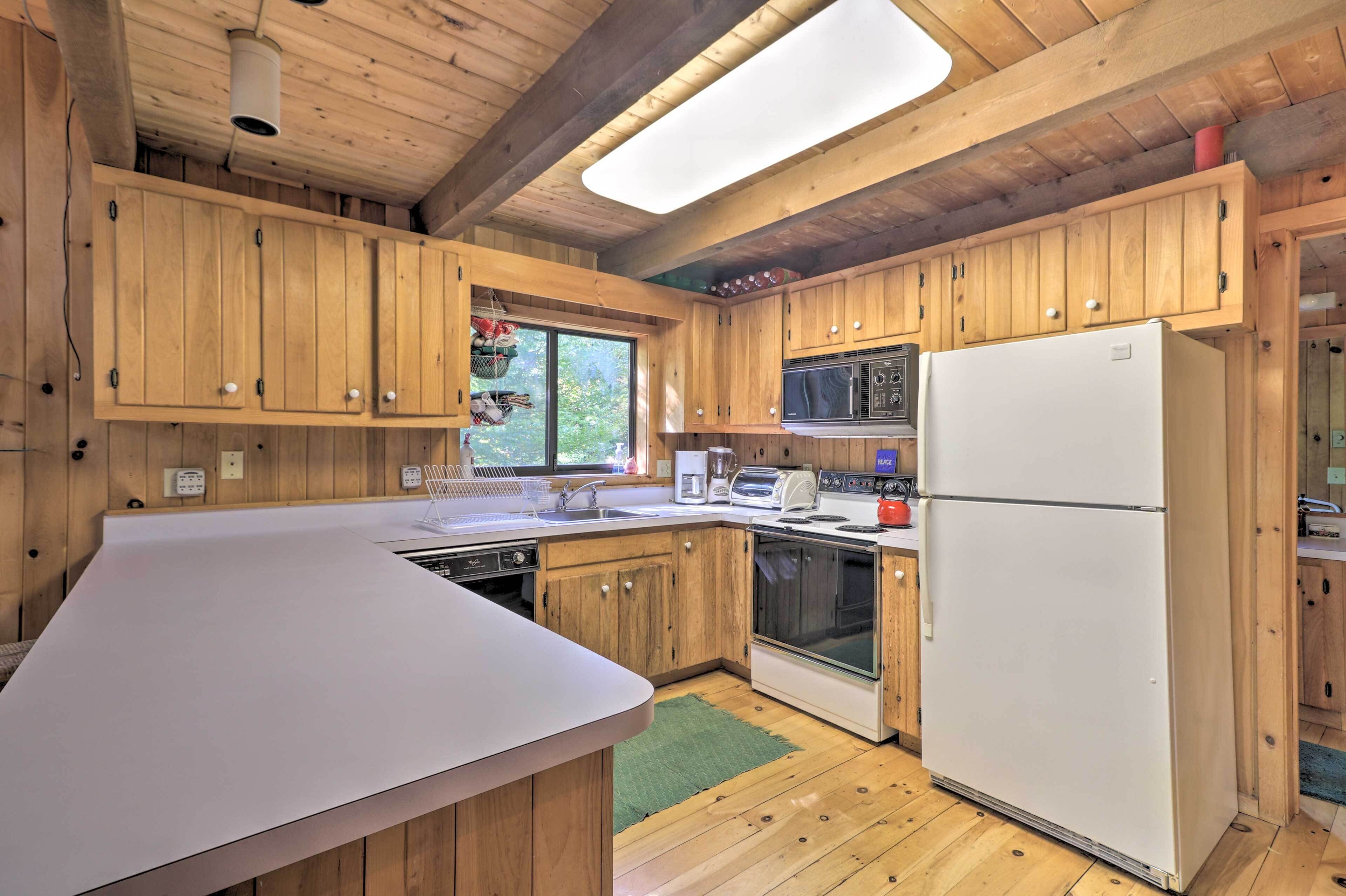 Cabin w/3 Acres, Tennis+BBall Courts by 4 Ski Mtns