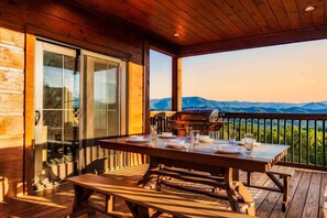 Outdoor dining - Luxury Cabin / Mtn View / Indoor Pool / Hot Tub (Sevierville)