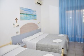 Minibar, una cassaforte in camera, una scrivania, postazione laptop