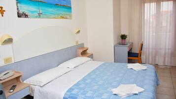 2 bedrooms, minibar, in-room safe, desk