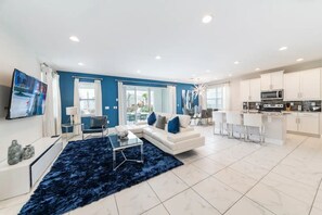 Smart TV, videojuegos, futbolito y tenis de mesa 