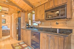 Fridge, microwave, stovetop, dishwasher - Year-Round Adventure! Rustic Cabin in Mill Spring (Mill Spring)