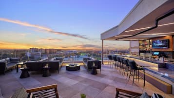 3 bars/lounges, lobby lounge, rooftop bar