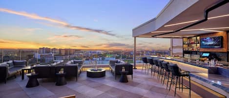3 bars/lounges, lobby lounge, rooftop bar