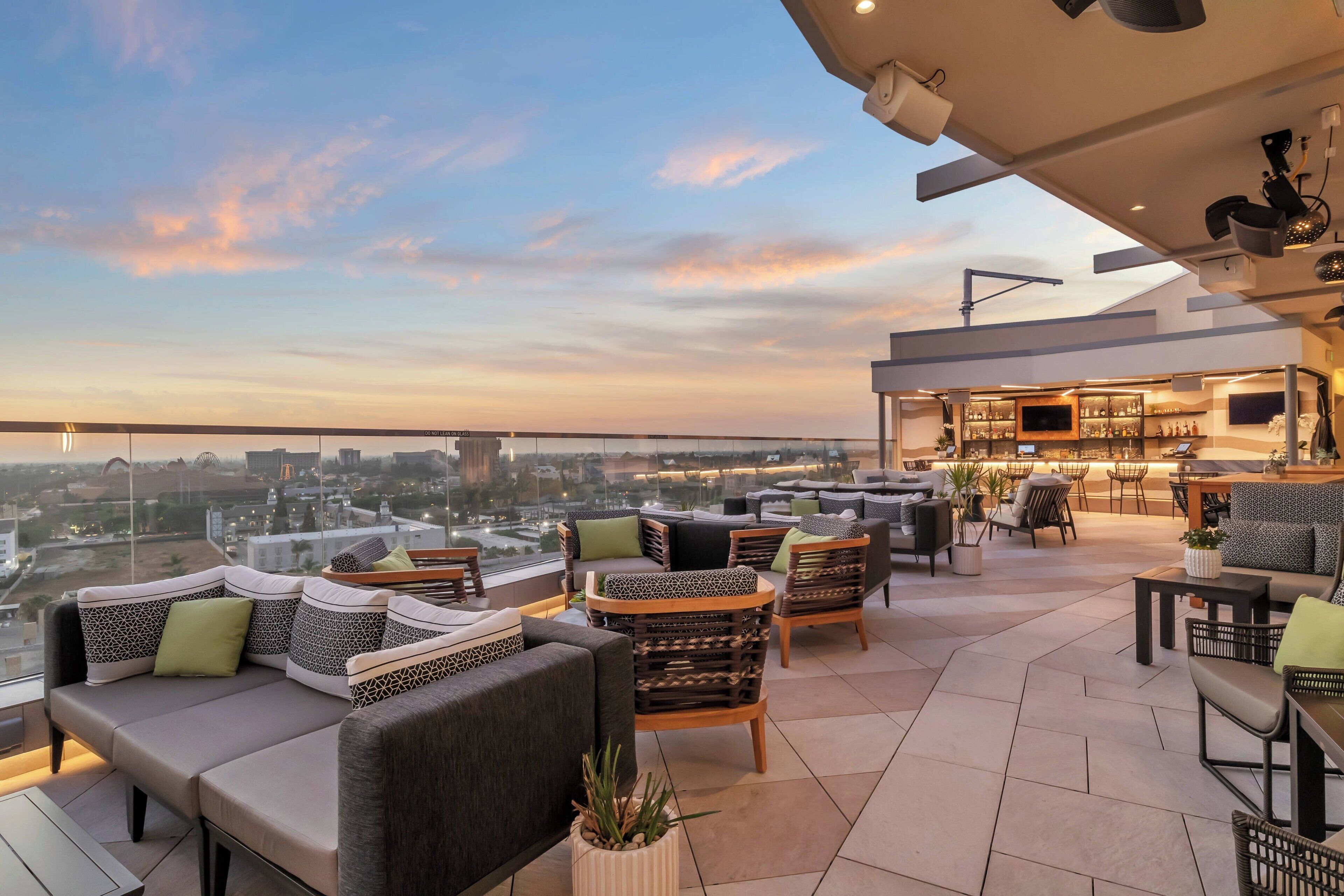 4 restaurants, breakfast, lunch, dinner served; italian cuisine