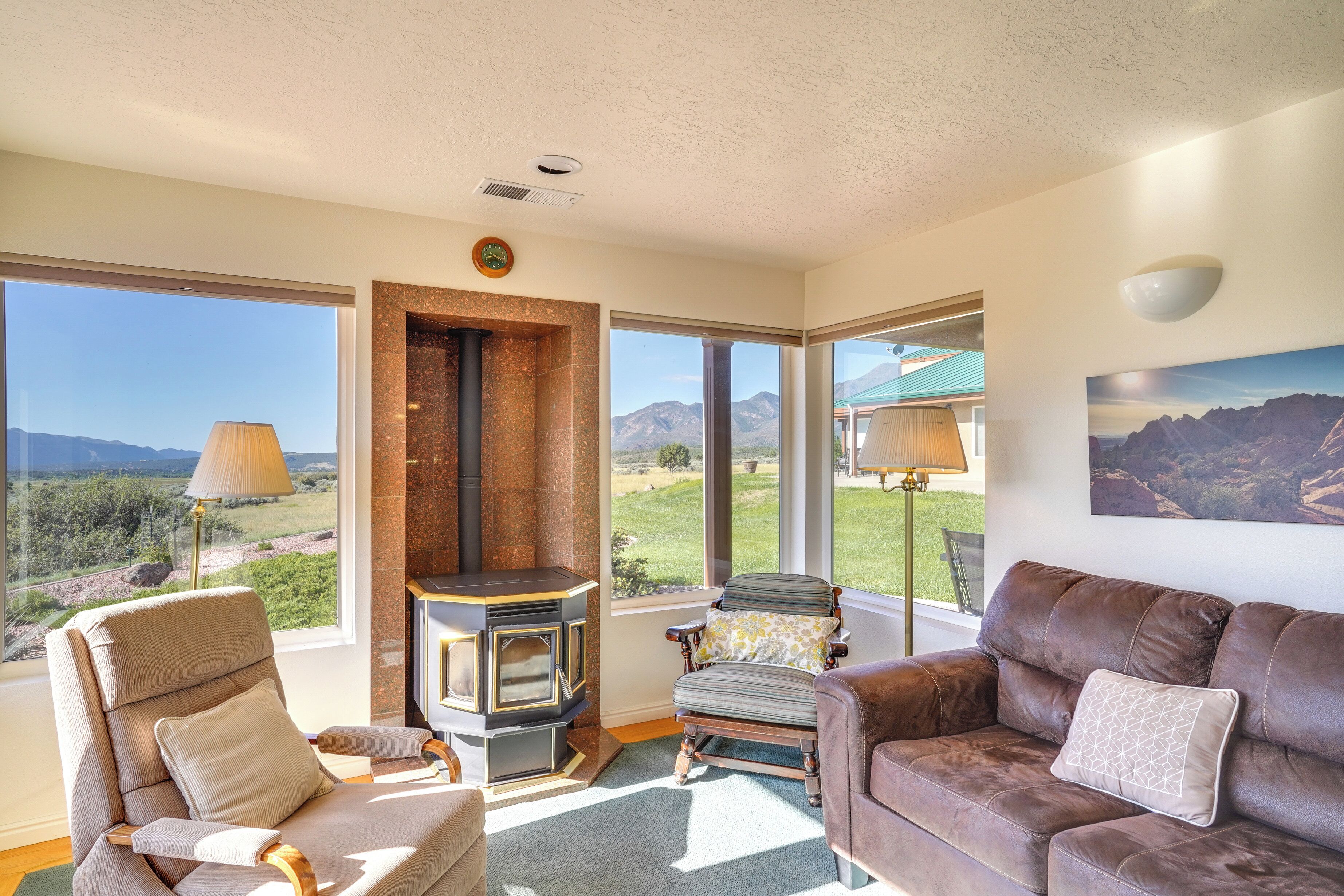 Zion Mountain Guest House w/ Canyon Vistas!