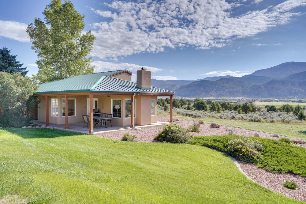 Zion Mountain Guest House w/ Canyon Vistas!