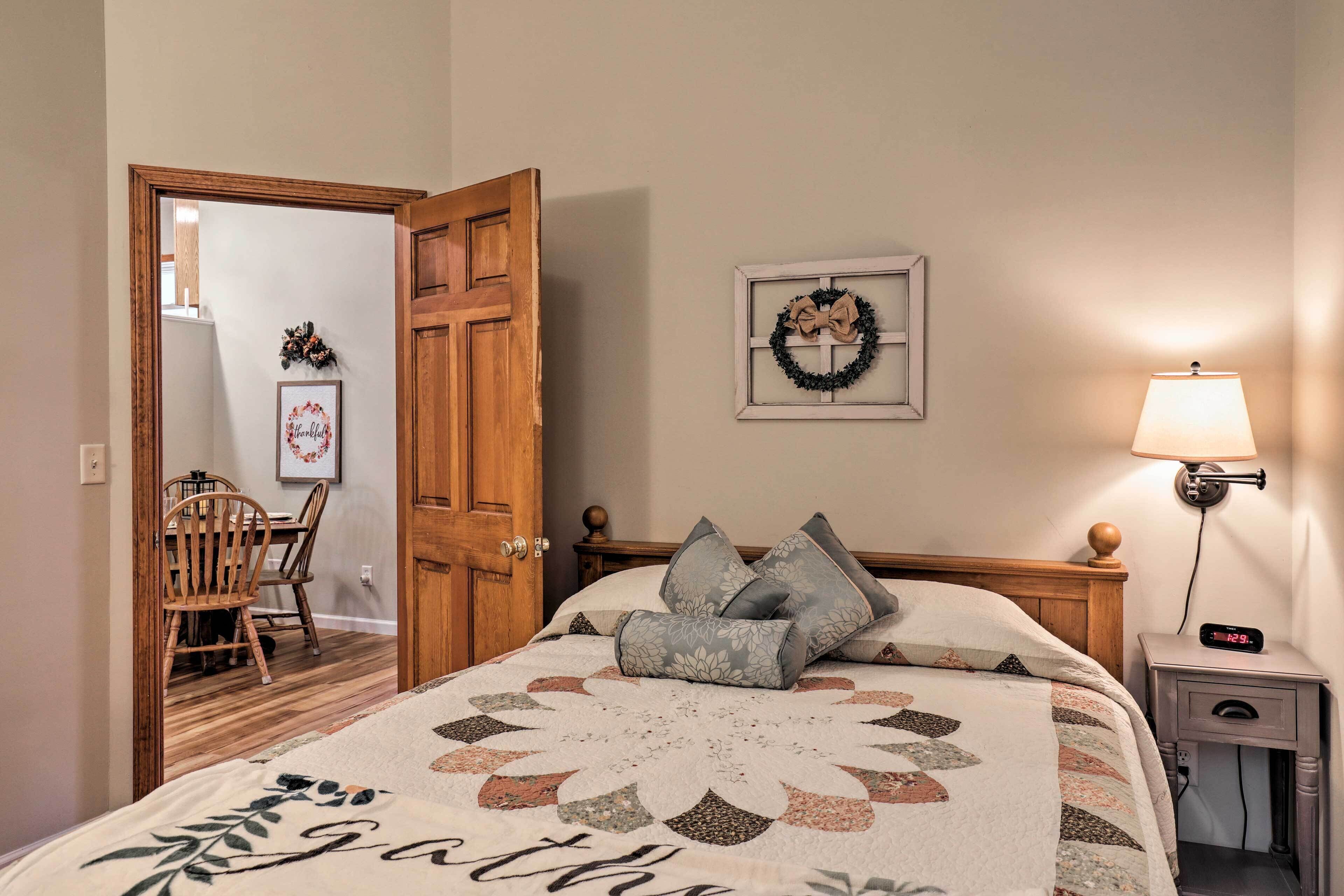 1 bedroom, desk, internet, bed sheets