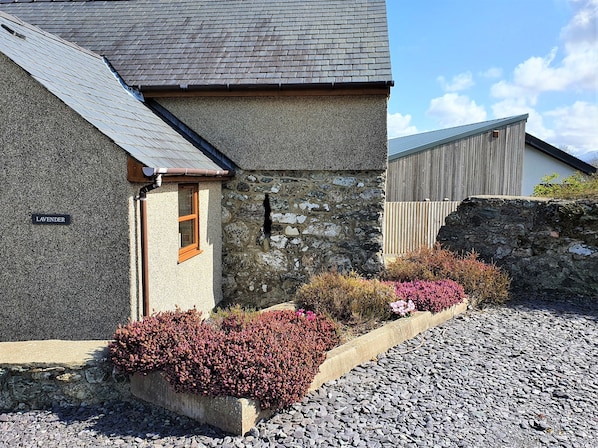 Charming cottage with a garden and secure perimeter.