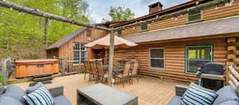 NUOVO! Picture-Perfect Vermont Mtn Cabin w / Hot Tub!