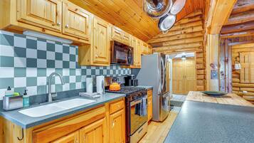 Réfrigérateur, four à micro-ondes, surface de cuisson, lave-vaisselle