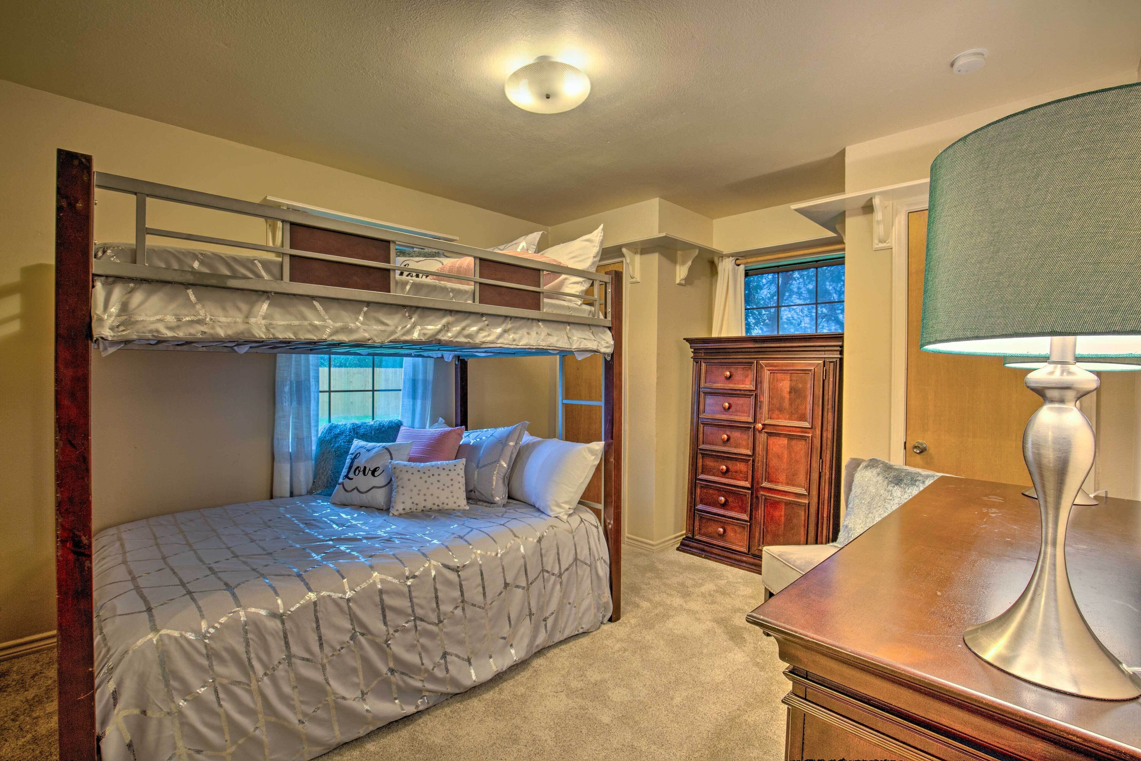 Cozy Family Home w/ Fire Pit, 4 Mi to Lake Fork